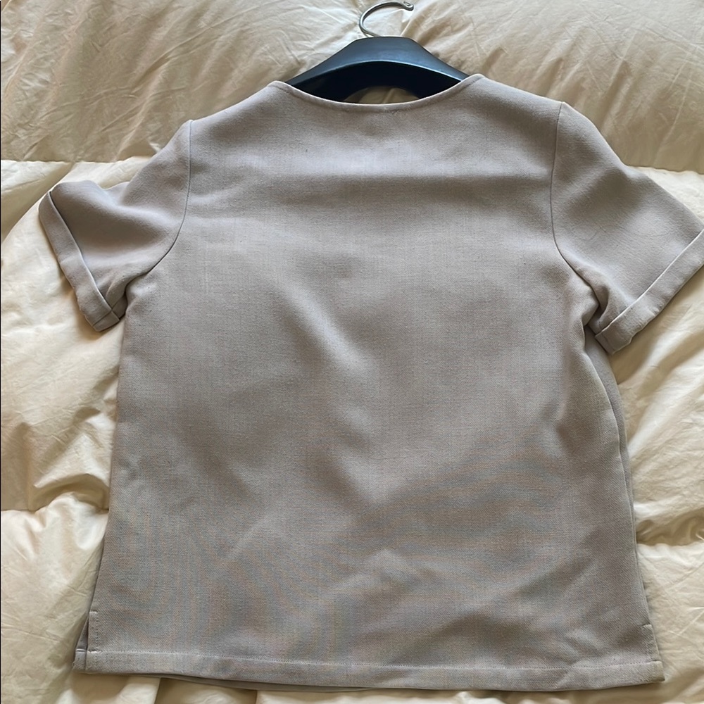 Madewell Gray Short Sleeve Top with Leaf Embroidery - Picture 2 of 5